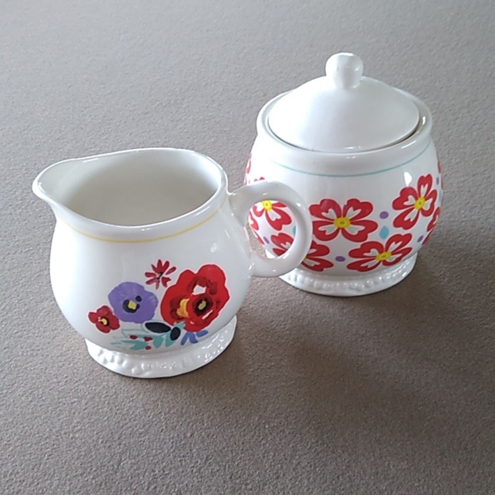 The Pioneer Woman Cream and Sugar set FLORAL DESIGN